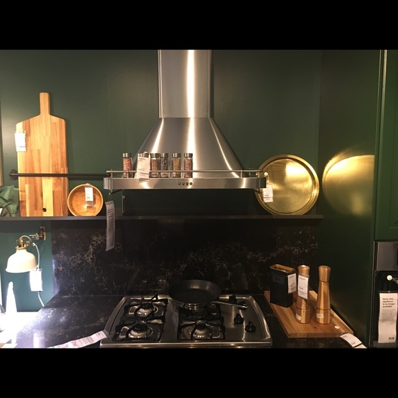 Meet your Posher, Lisa - Picture 1 of 1